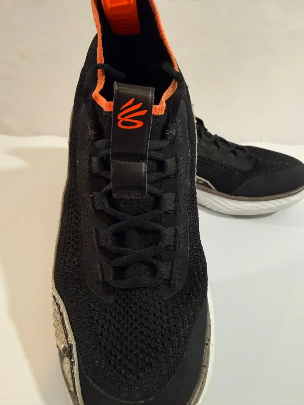 Under Armour Steph Curry basketball shoes- youth size 6.5- nearly new